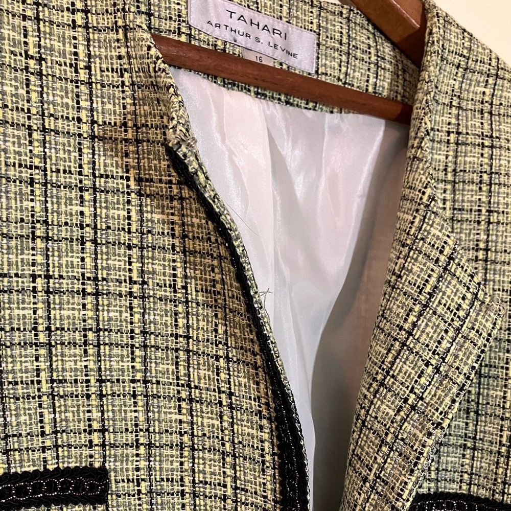 Tahari lined blazer, excellent condition, size 16, green, black, white design - Picture 4 of 6